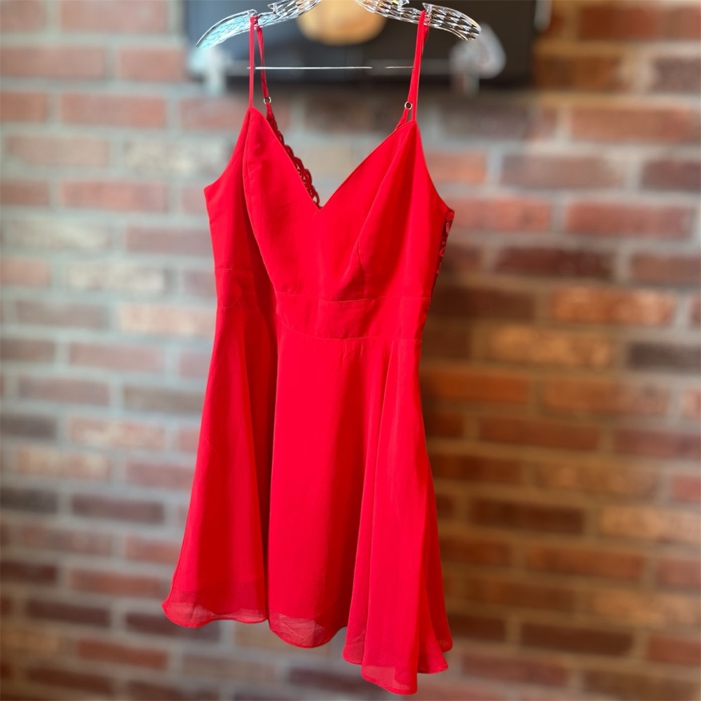 Womens\Girls Lulus red skater dress with lace button back Size M